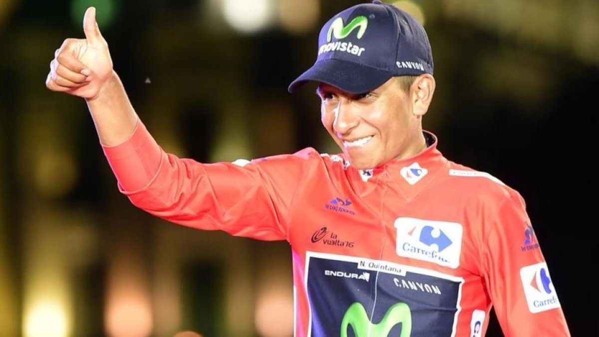 Quintana celebra su triunfo en la Vuelta a España-2016.-AFP / JOSE JORDAN