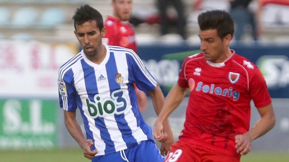 Natalio en el partido de la pasada temporada en Ponferrada.-Área 11