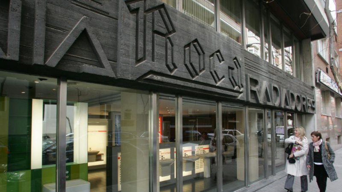Punto de venta de Roca en Madrid.-PACO CAMPOS (EFE)