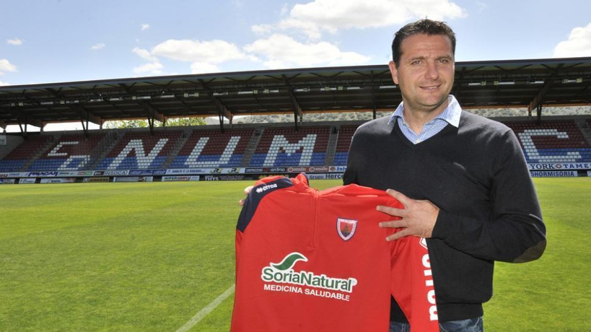 César Palacios ha renovado por tres temporadas más con la entidad rojilla.-VALENTÍN GUISANDE