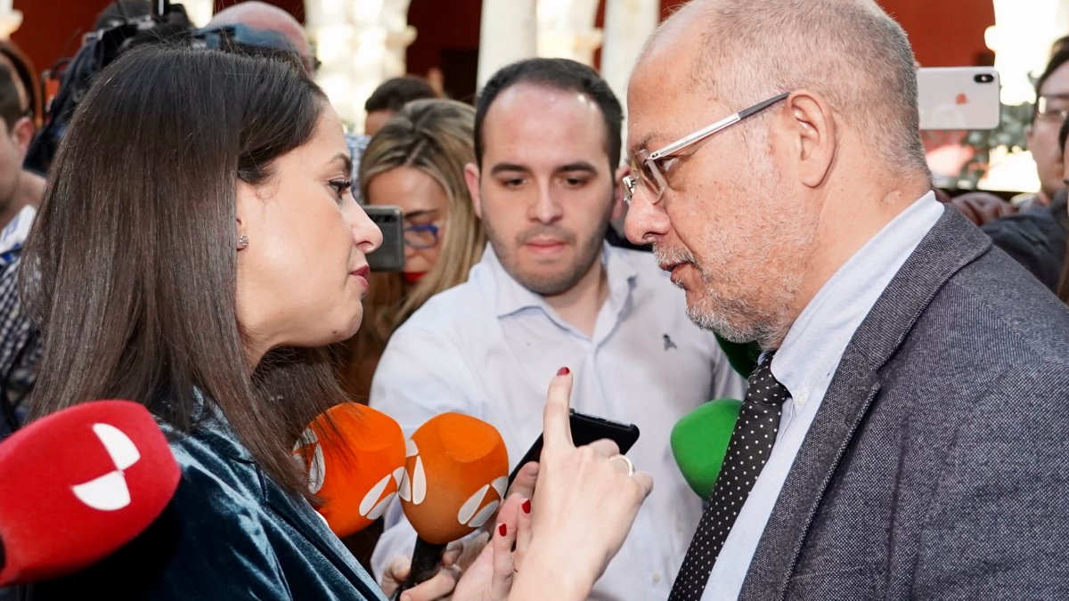 Arrimadas e Igea, en un momento del tenso encuentro que tuvieron en el foro de EL MUNDO DE CASTILLA Y LEÓN. ICAL