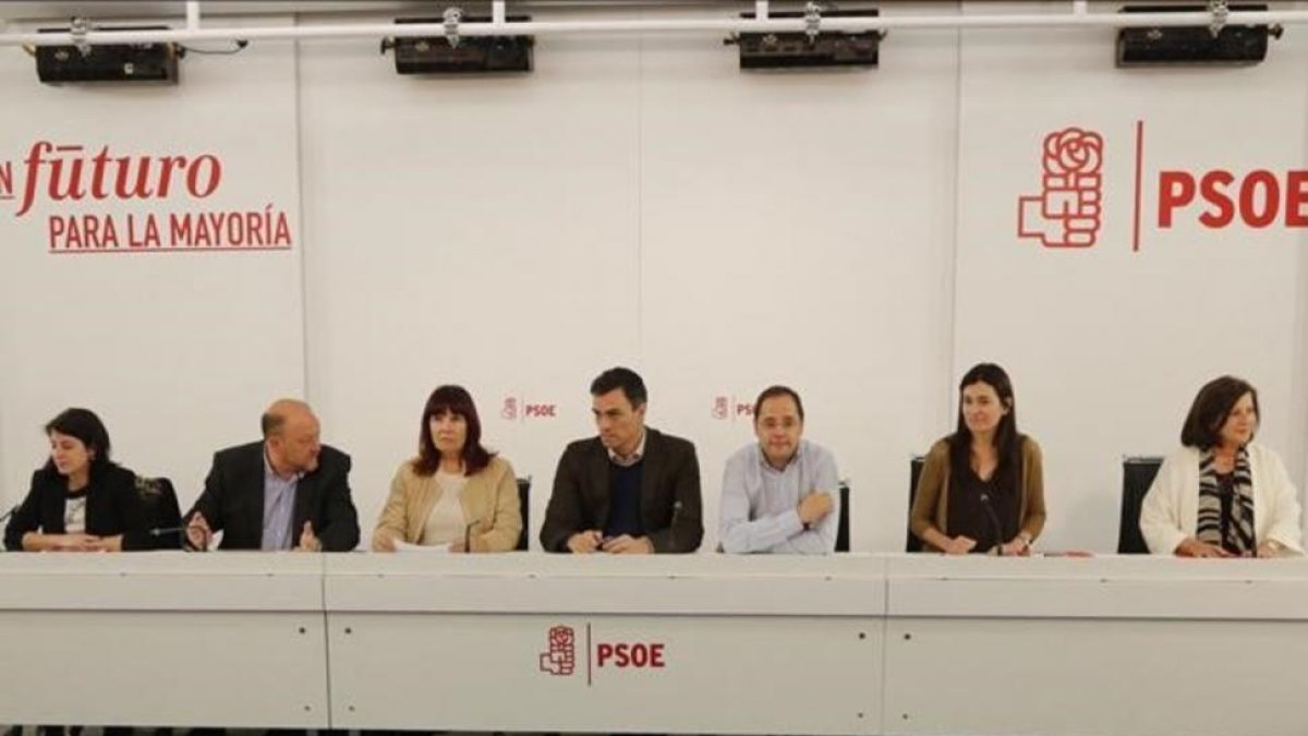 El secretario general del PSOE, Pedro Sánchez, preside, este lunes, la reunión de la ejecutiva federal del partido.-AGUSTÍN CATALÁN