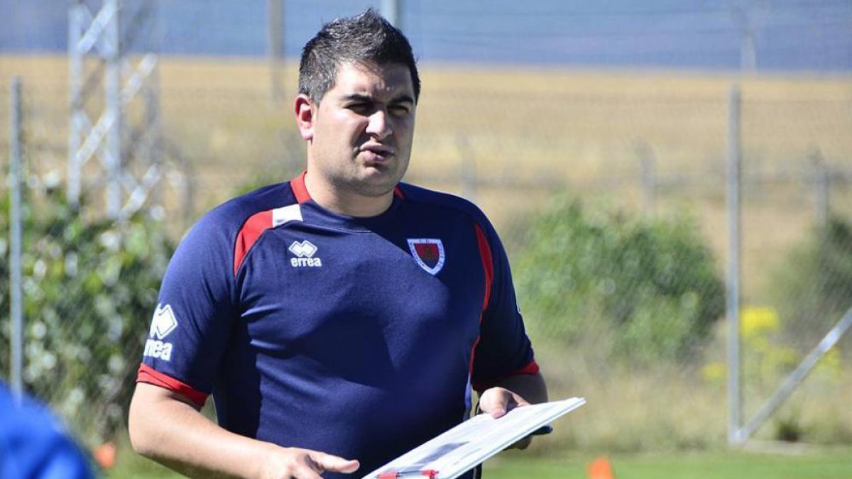 José Alejandro Huerta, entrenador del Numancia B.-HDS
