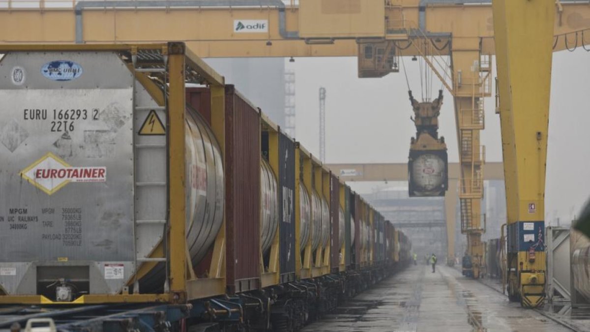 Tren de mercancías.-