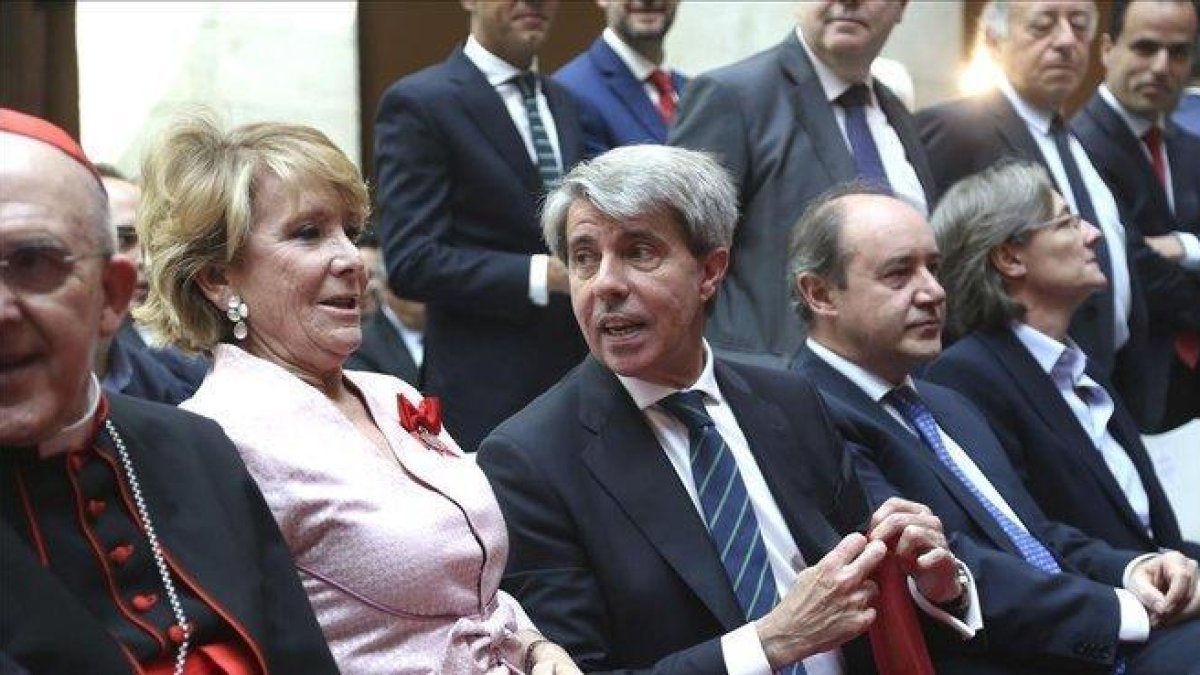 La expresidenta de la Comunidad de Madrid Esperanza Aguirre junto al expresidente Ángel Garrido.-DAVID CASTRO