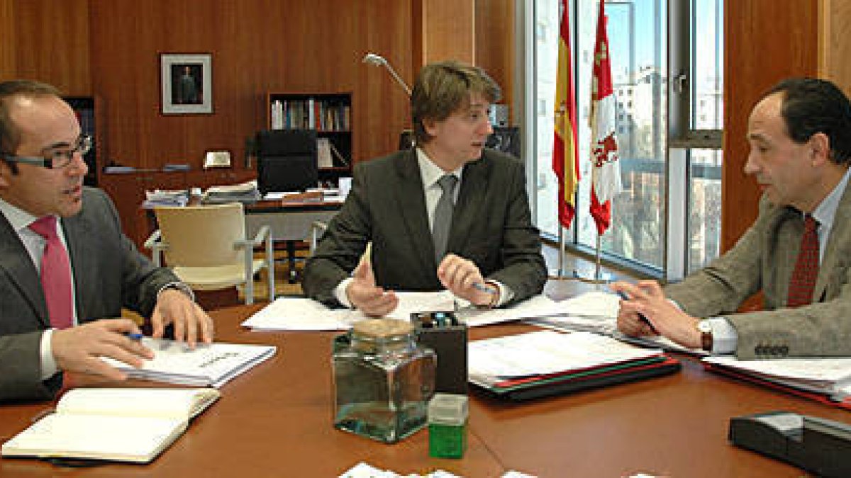 Luis Rey, Carlos Martínez y Manuel López Represa. / JUNTA-