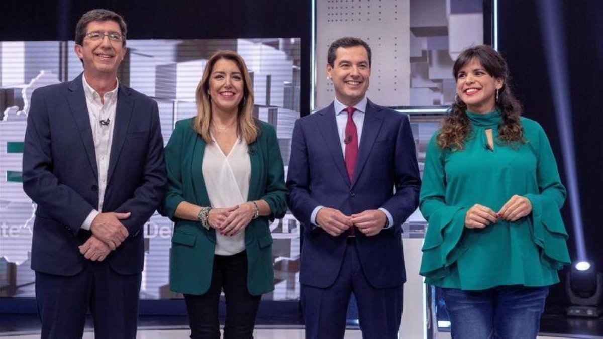 De izquierda a derecha, los candidatos a la presidencia de la Junta de Andalucía Juan Marín (Cs), Susana Díaz (PSOE), Juan Manuel Moreno (PP) y Teresa Rodríguez (Adelante Andalucía), en el debate de campaña de este lunes, en Canal Sur.-EFE / JULIO MUÑOZ