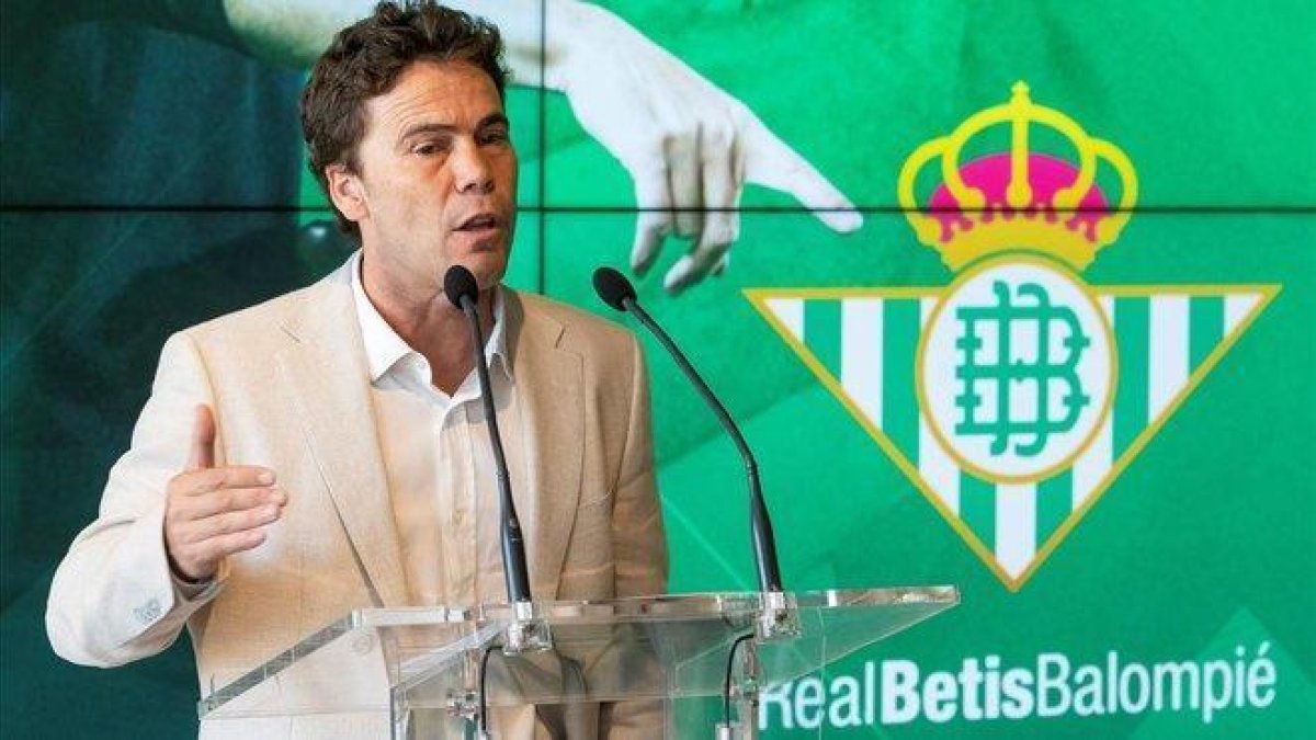 Rubi, en su presentación como nuevo entrenador del Betis.-EFE / RAÚL CARO