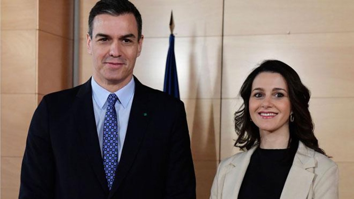 Pedro Sánchez se reúne con Inés Arrimadas en el Congreso.-AFP / JAVIER SORIANO
