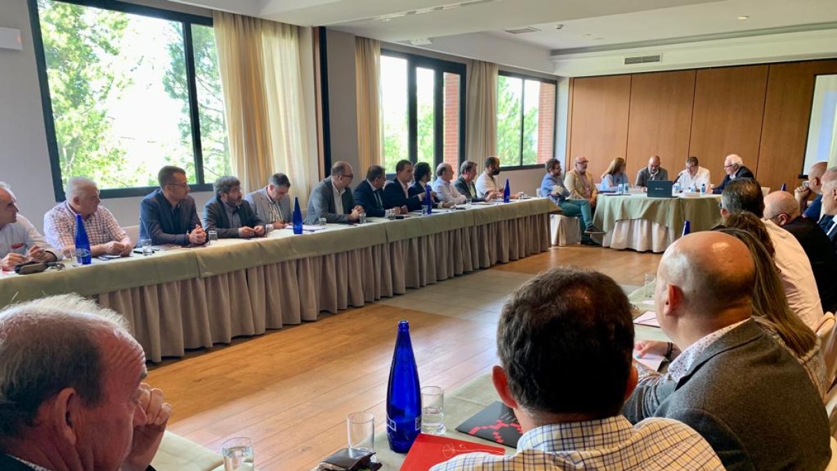 Jornada de trabajo, ayer en el Parador de Soria. HDS
