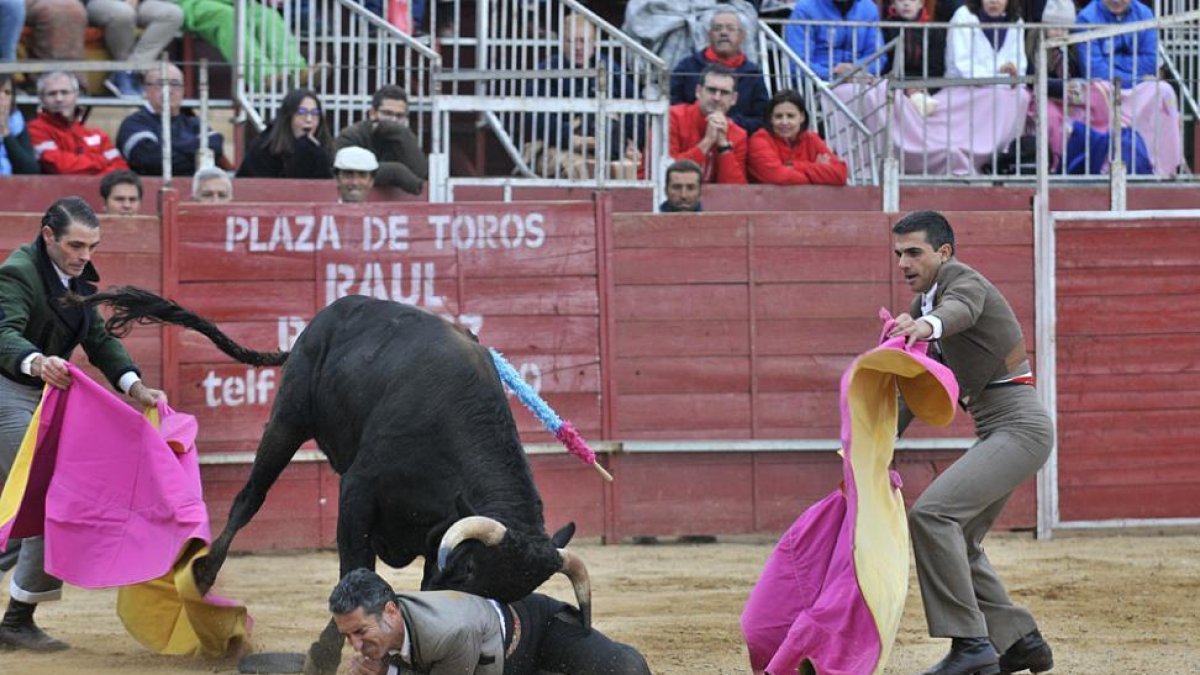 La lidia dio algún susto en el ruedo olvegueño-V. G.