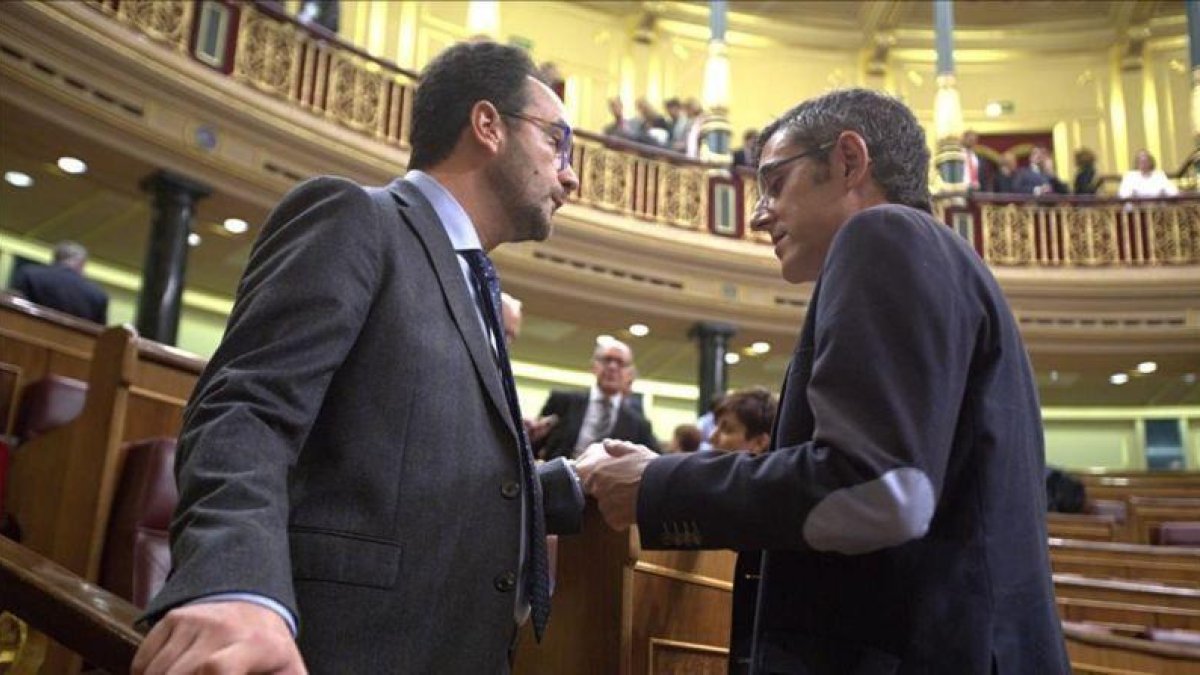 Antonio Hernando y Eduardo Madina, este sábado en el Congreso.-DAVID CASTRO