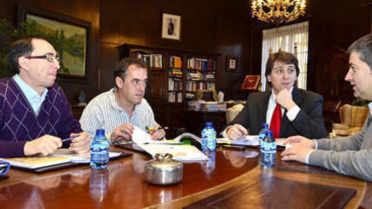 Reunión de los tres ayuntamientos. DIEGO MAYOR-