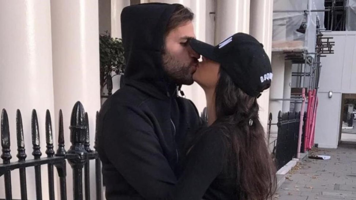 Cesc Fàbregas le pide matrimonio a Daniella Semaan.-PERIODICO (INSTAGRAM)