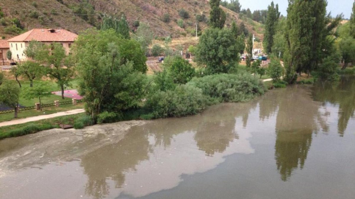 La mancha en el río ha sido denunciada.-
