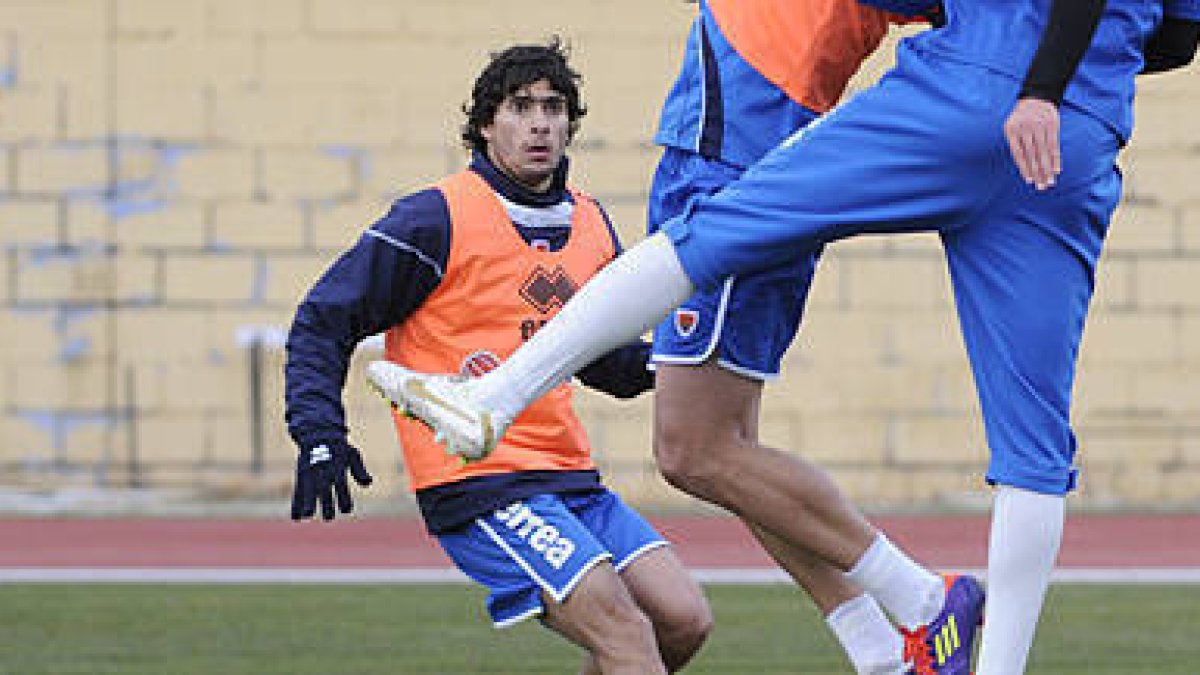 Víctor Andrés en un entrenamiento con el Numancia. / V. Guisande-