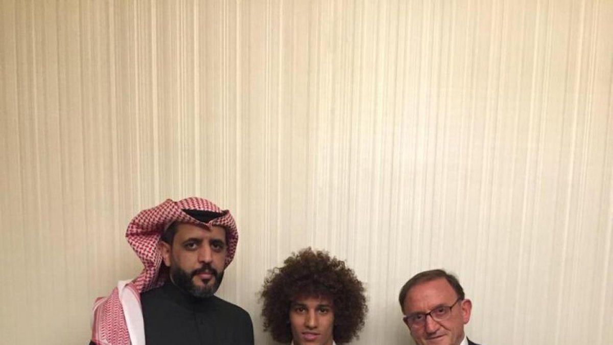 Un responsable de la Federación Saudí, Ali Al Nemer y el presidente del Numancia Francisco Rubio.-Twitter C.D. Numancia