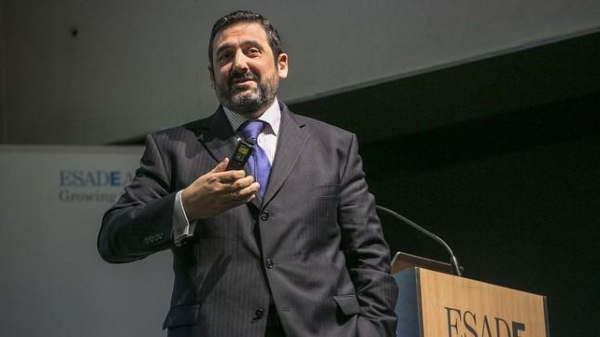 El presidente de Vueling, Álex Cruz, durante su intervención en Esade este miércoles.-JOAN CORTADELLAS
