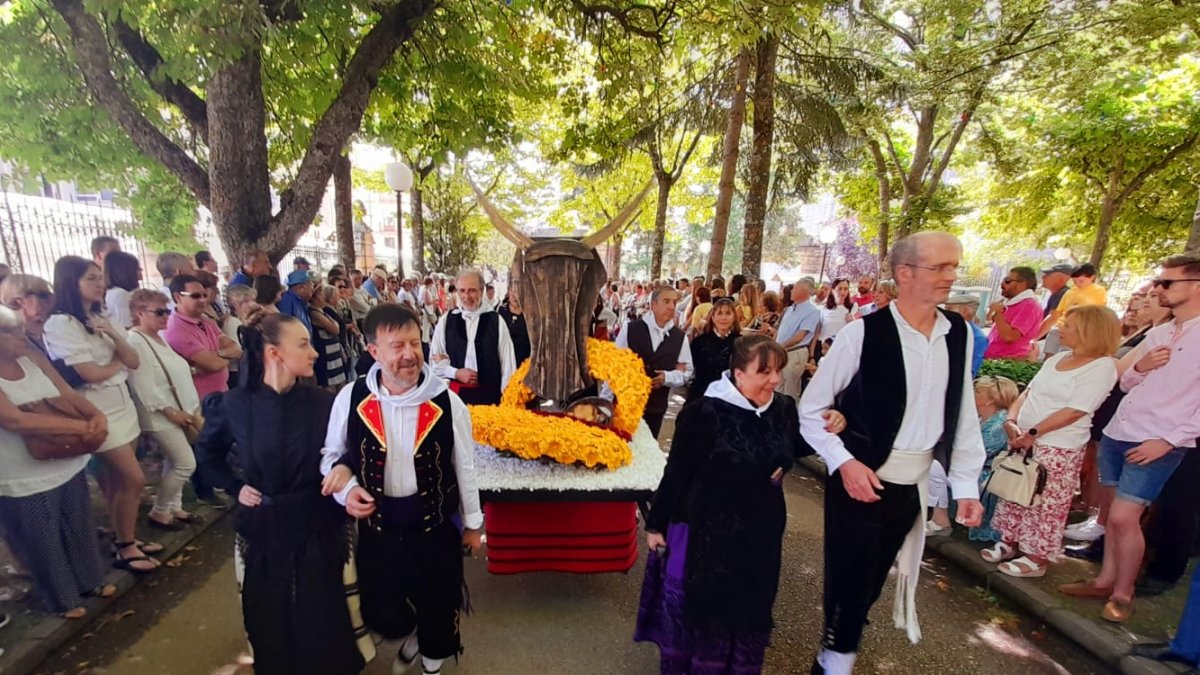 El público se concentra en la Dehesa y en todo el Collado para ver pasar las calderas de las cuadrillas