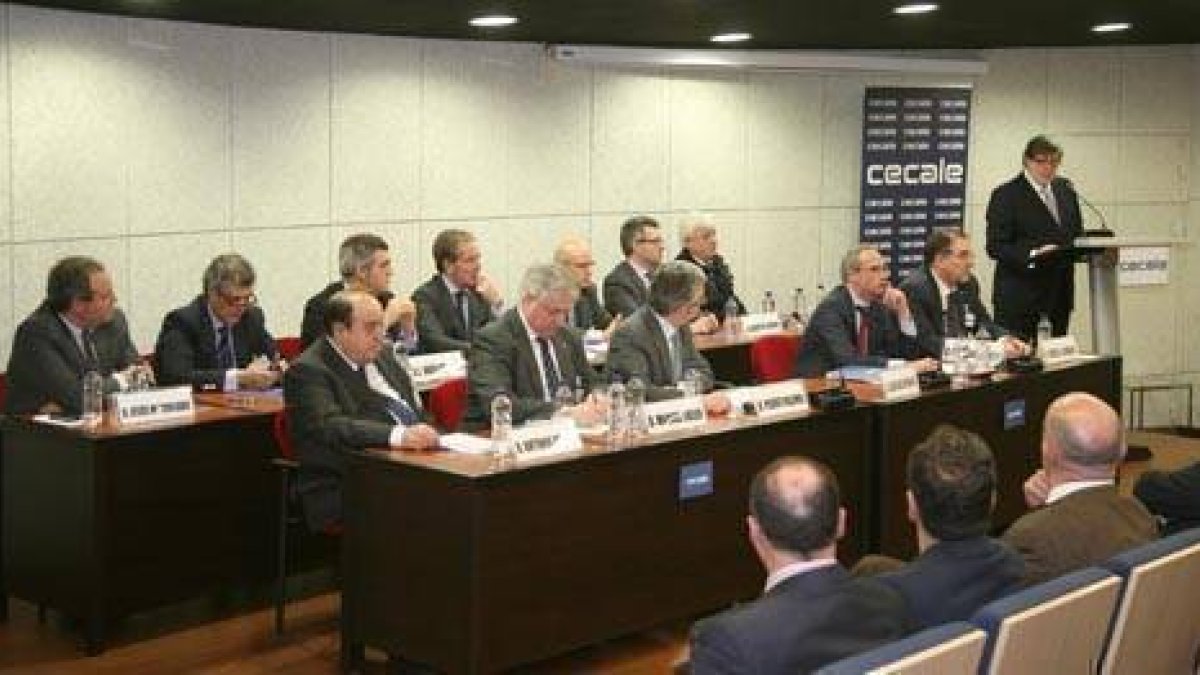 Aparicio en su toma de posesión ayer al frente de Cecale. / ICAL-