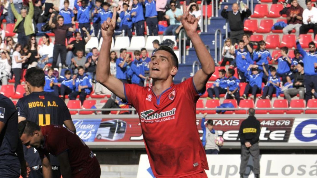 Dani Calvo celebra el gol que marcaba al UCAM y que le daba la victoria al Numancia.-María Ferrer