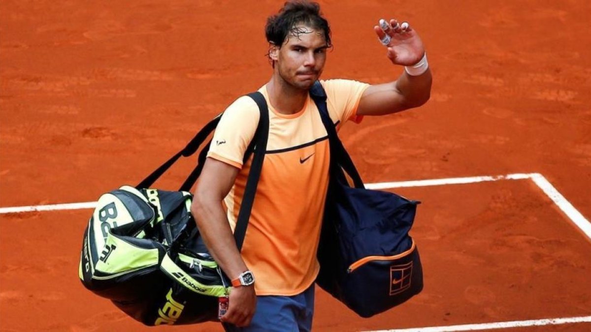 Nadal se despide tras su derrota ante Murray, que los seguidores por La 1 de TVE no pudieron ves en sus momentos decisivos.-REUTERS / ANDREA COMAS
