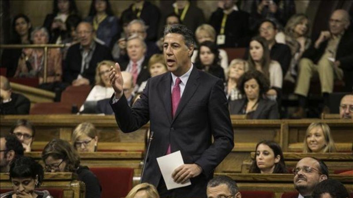 El líder del PPC, Xavier Garcia Albiol, en el Parlament.-JOAN CORTADELLAS