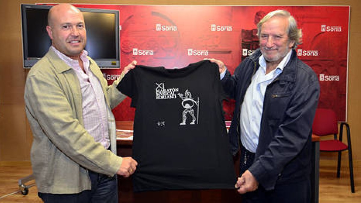 José Manuel Aceña y Jesús Bárez durante la presentación del Maratón Musical Soriano. / ÁLVARO MARTÍNEZ-