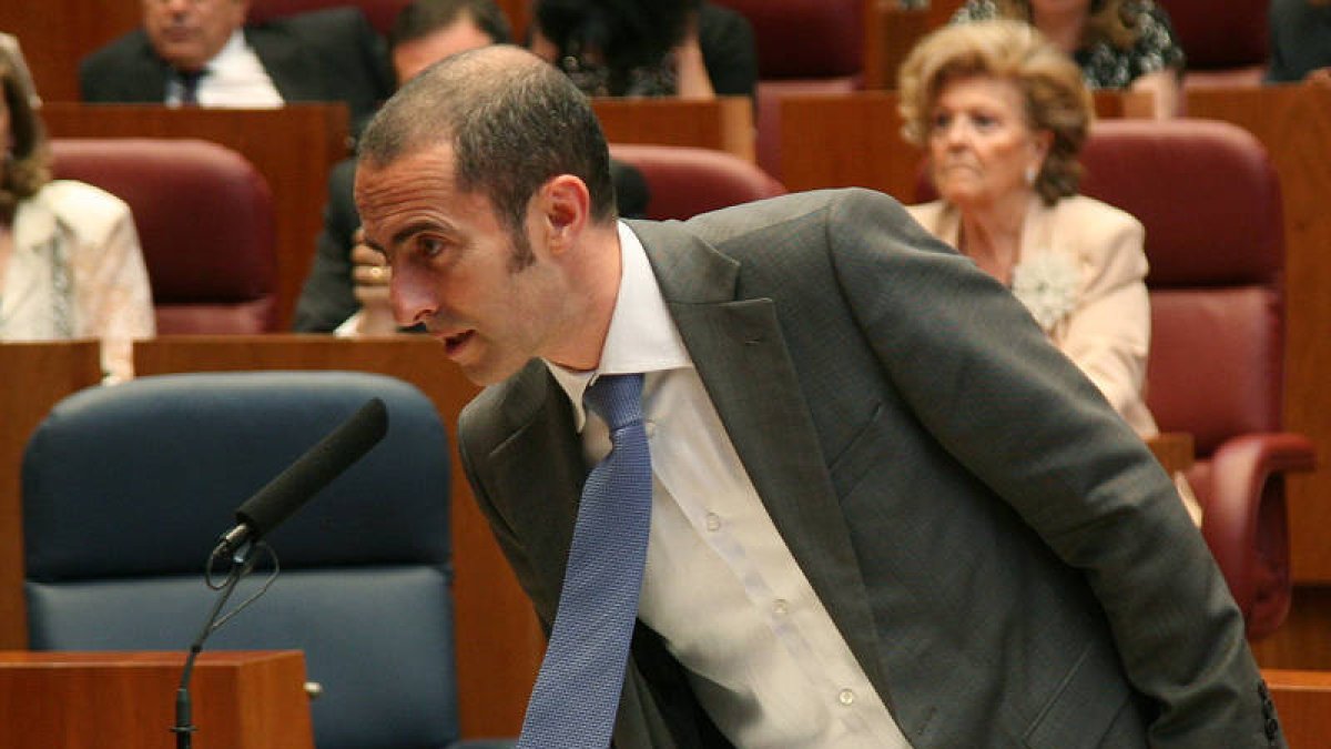 Toma de posesión de Julio López como procurador del Partido Socialista de las Cortes. / Ical-