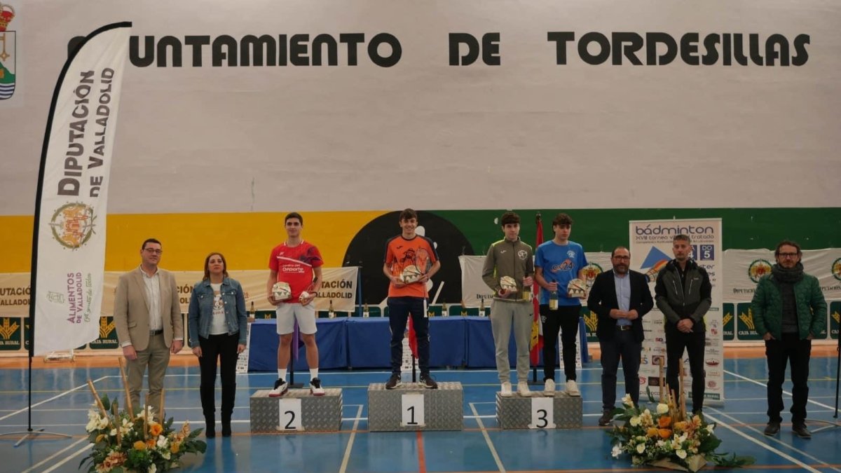 Javier Barrios en el podio como tercer clasificado. HDS