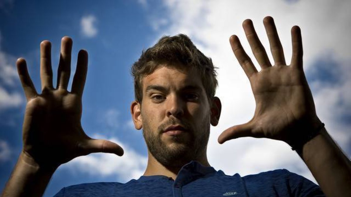 Marc Gasol, en el reportaje de 'Dominical'.-Foto: JOAN CORTADELLAS