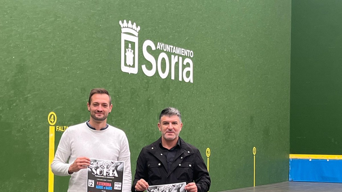Manuel Salvador y José Ángel Gorostiza en la presentación de la velada de pelota en La Juventud. HDS