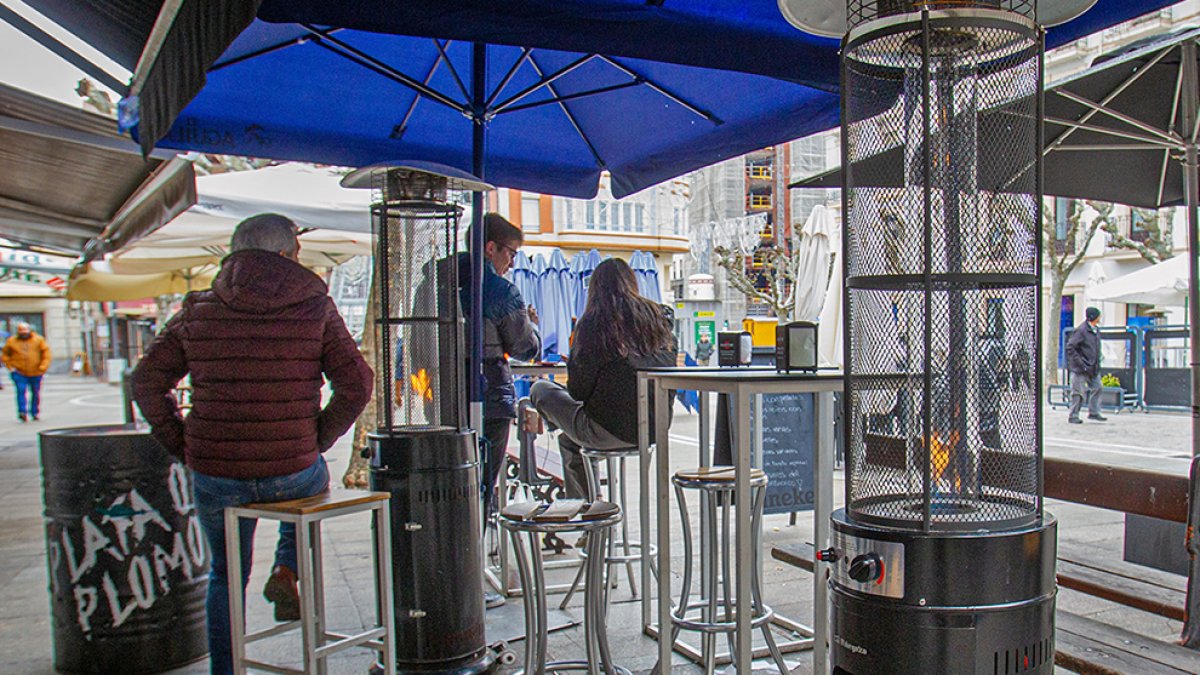 Terrazas en la capital durante el fin de semana. MARIO TEJEDOR