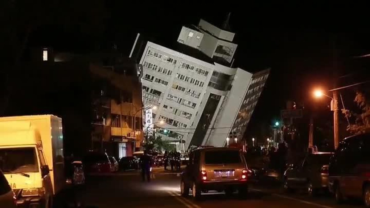 Las autoridades taiwanesas han elevado hoy a 177 el número de desaparecidos en el terremoto de 6,4 grados en la escala de Richter que sacudió anoche la isla.-EFE
