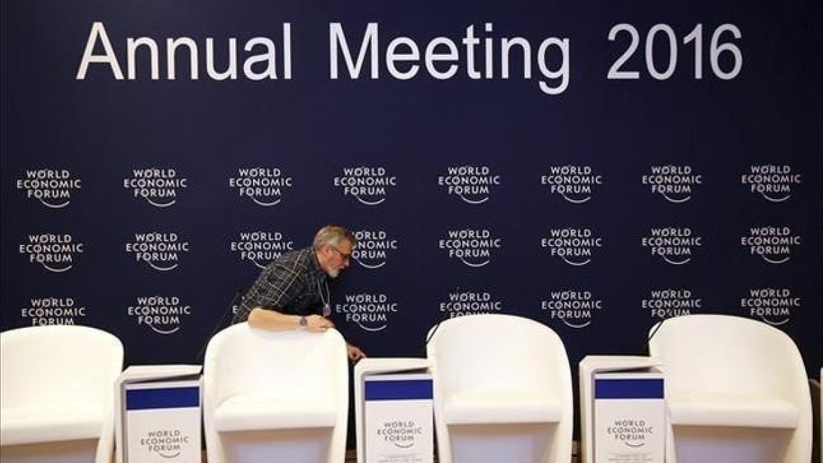 Preparativos del Centro de Congresos de Davos, Suiza, sede del Forum Económico Mundial.-REUTERS / RUBEN SPRICH
