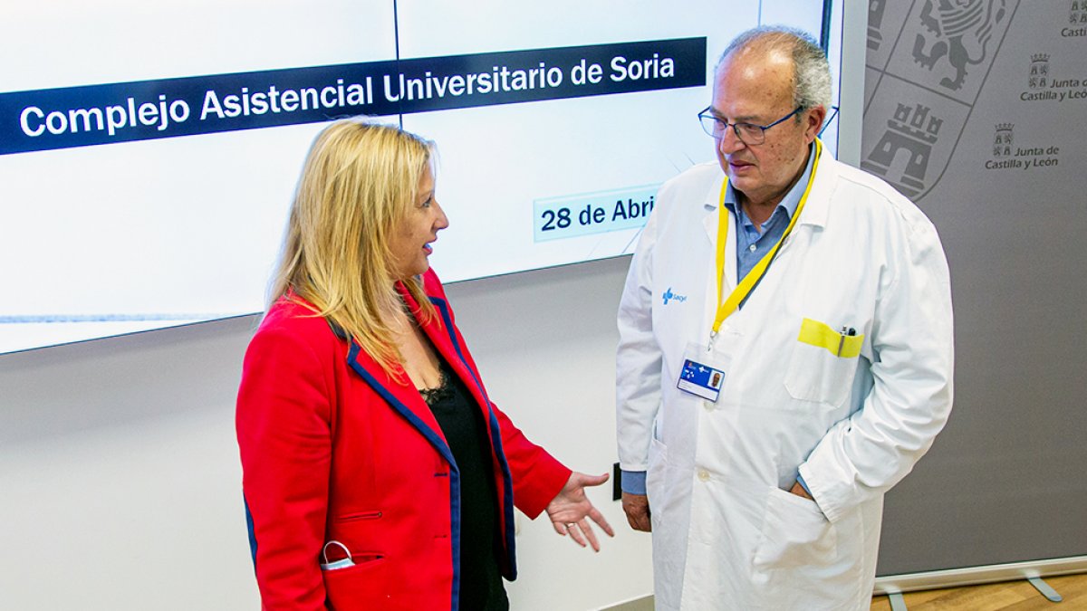 Yolanda de Gregorio y Enrique Delgado ante los medios de comunicación - MARIO TEJEDOR