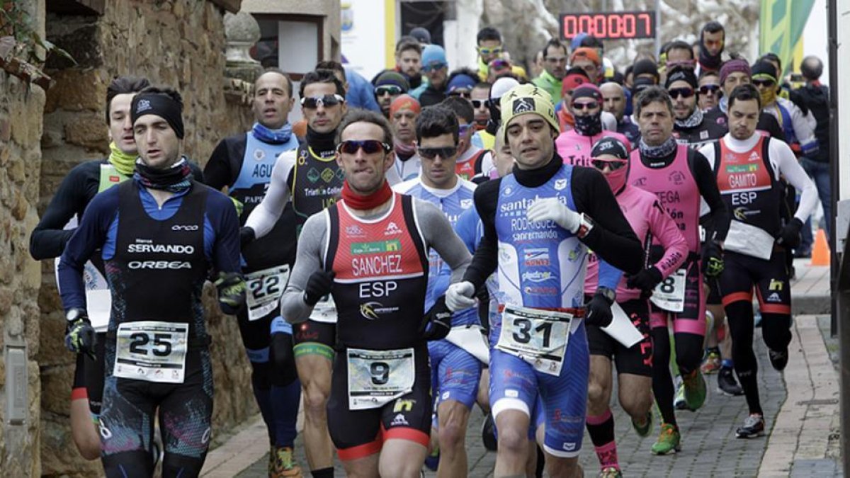 Un momento del Duatlón de Garray del pasado fin de semana.-LUIS ÁNGEL TEJEDOR