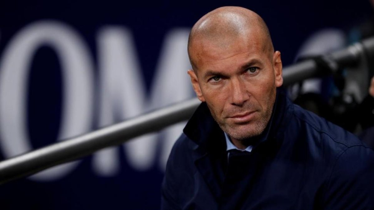 Zidane, durante el encuentro ante el Tottenham, en Wembley-REUTERS / JOHN SIBLEY