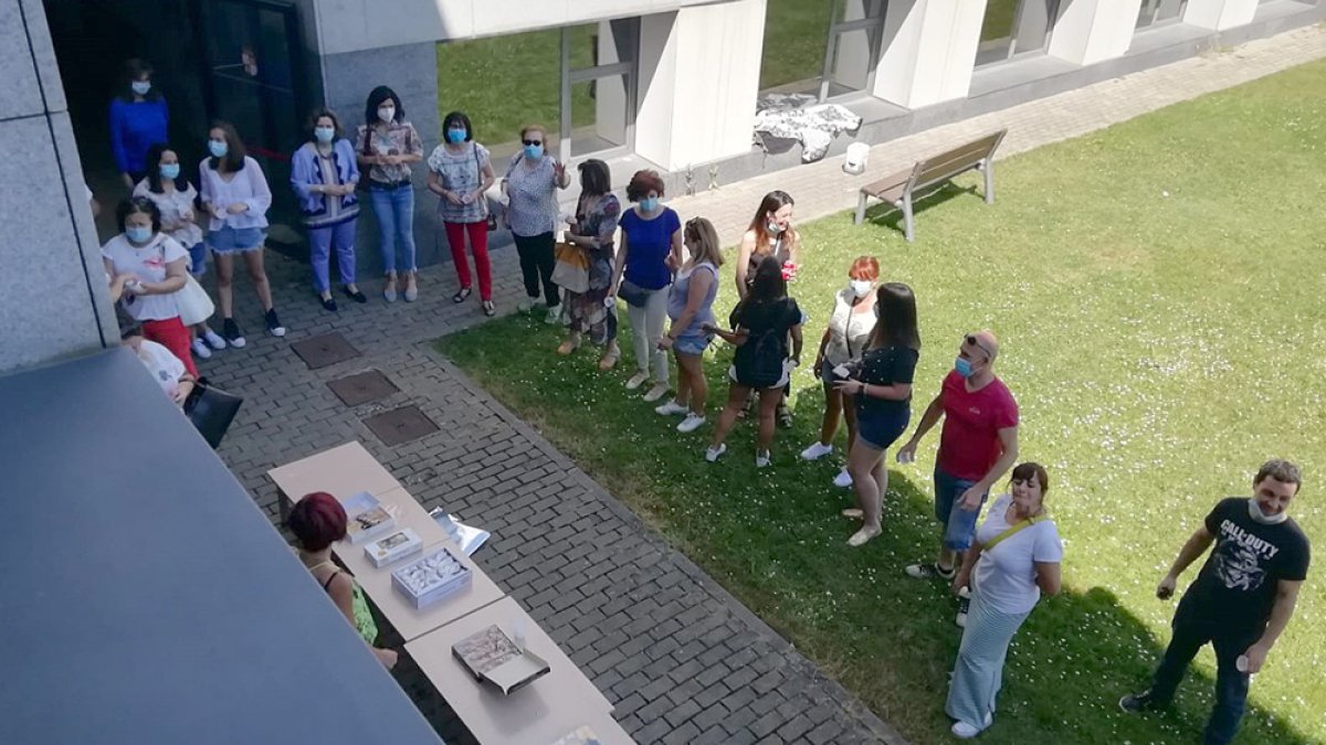 Sanitarios y sociosanitarios agradecen el trato en la Residencia Antonio Machado donde se han alojado durante la pandemia.-HDS