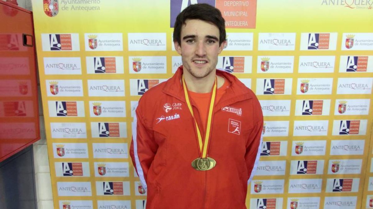 Daniel Arancón con el oro como ganador de la prueba de heptatlón.-Caep Soria