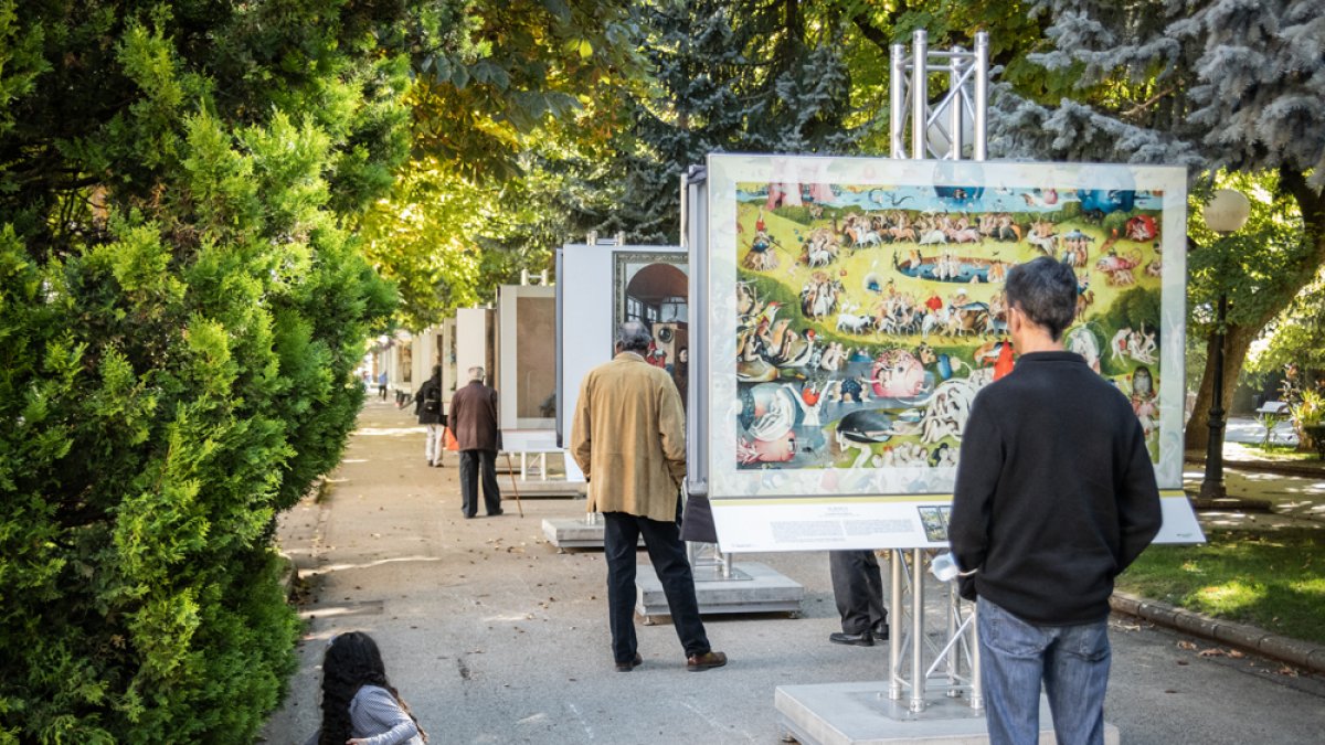 Exposición ‘El Museo del Prado en las calles’, ayer en la Dehesa. GONZALO MONTESEGURO