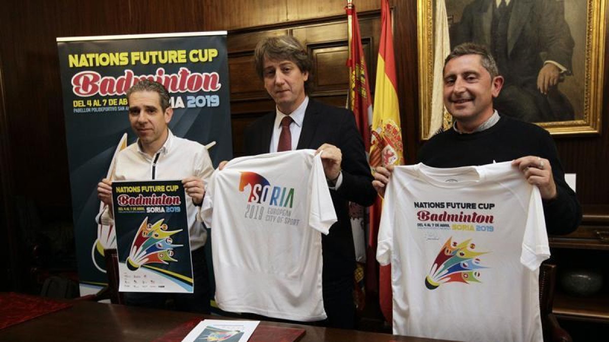 Manuel Acero, Carlos Martínez y José Manuel Barrera, ayer en la presentación del torneo.-LUIS ÁNGEL TEJEDOR