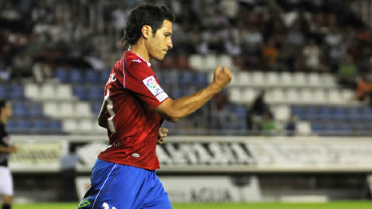 Del Pino regresa al once numantino que jugará en Córdoba. / Diego Mayor-