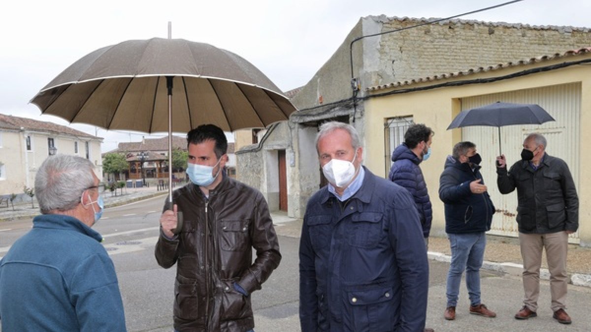 Tudanca durante su visita a Ampudia. HDS