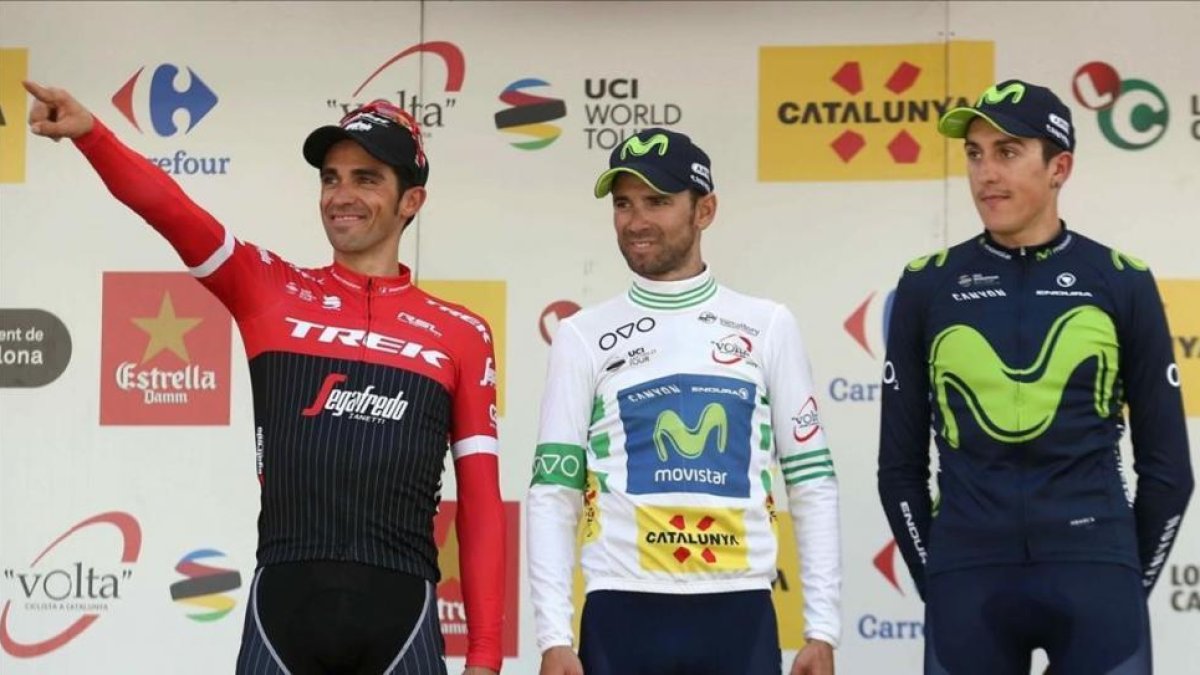 Alberto Contador junto a Alejandro Valverde y Marc Soler.-EFE / TONI ALBIR