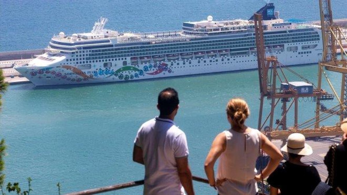 Un crucero en Barcelona.-QUIQUE GARCÍA (EFE)