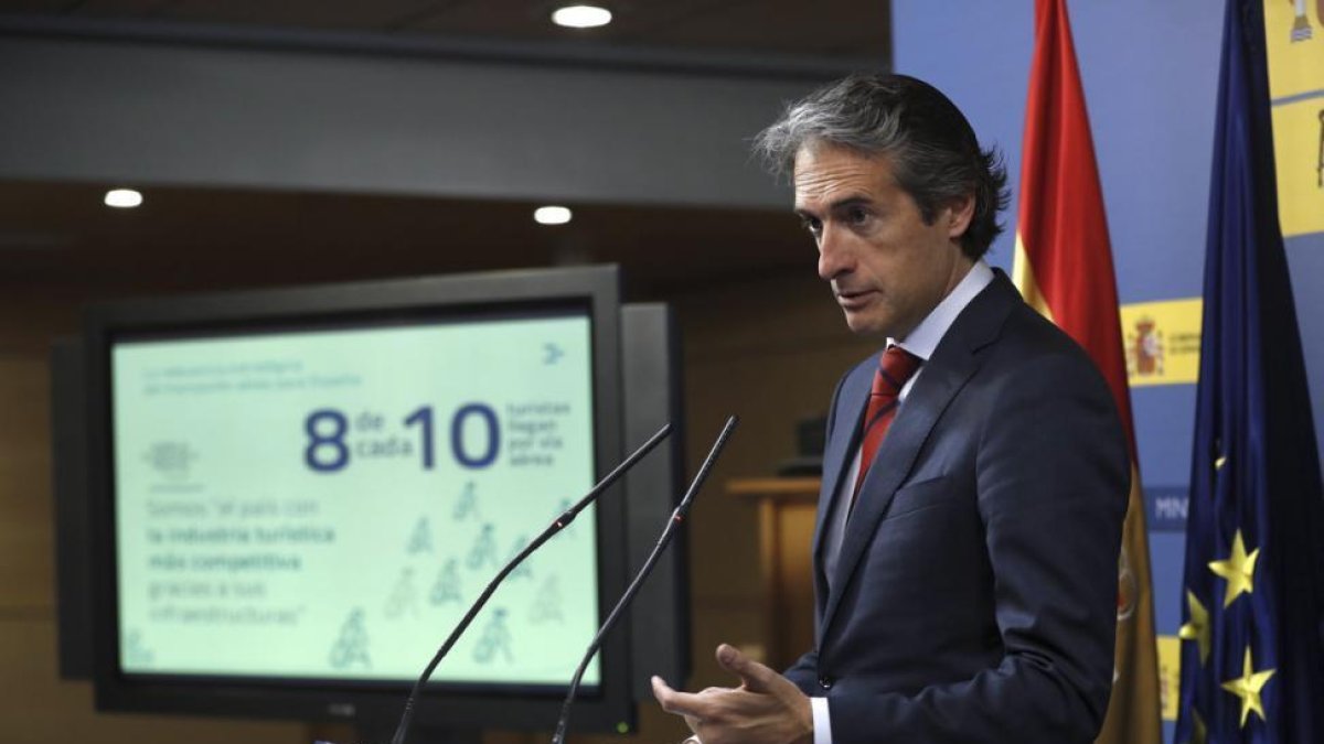 El ministro de Fomento, Íñigo de la Serna, durante la presentación del Plan de Navegación Aérea 2017-2020.-CHEMA MOYA / EFE