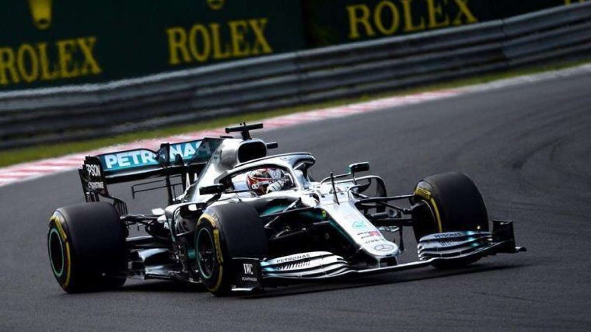 Hamilton, en plena carrera.-EFE / ZOLTAN BALOGH