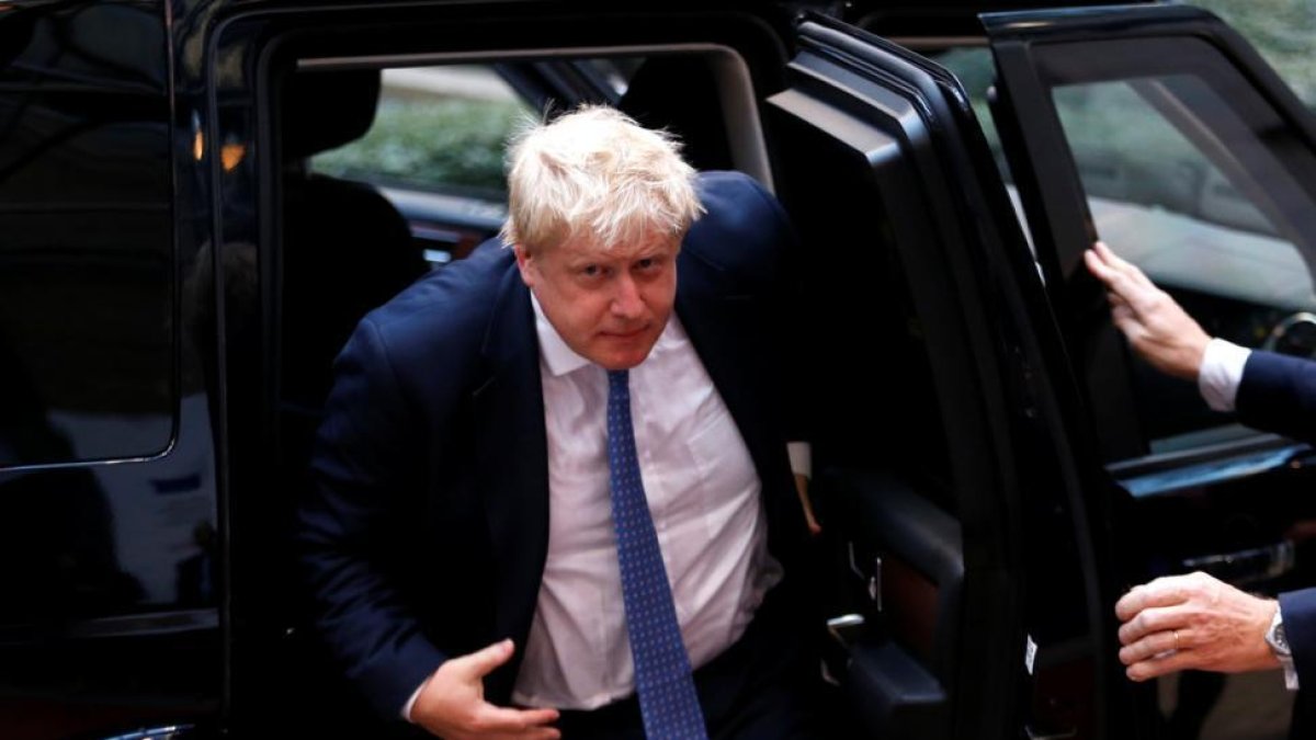El ministro de Exteriores británico, Boris Johnson, a su llegada a Bruselas.-FRANCOIS LENOIR / REUTERS