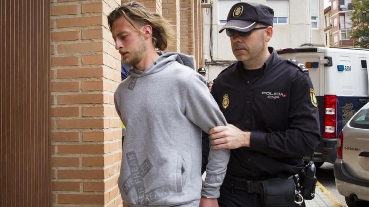 Maiky Fernández entra al juzgado antes de ser puesto en libertad.-MIGUEL LORENZO